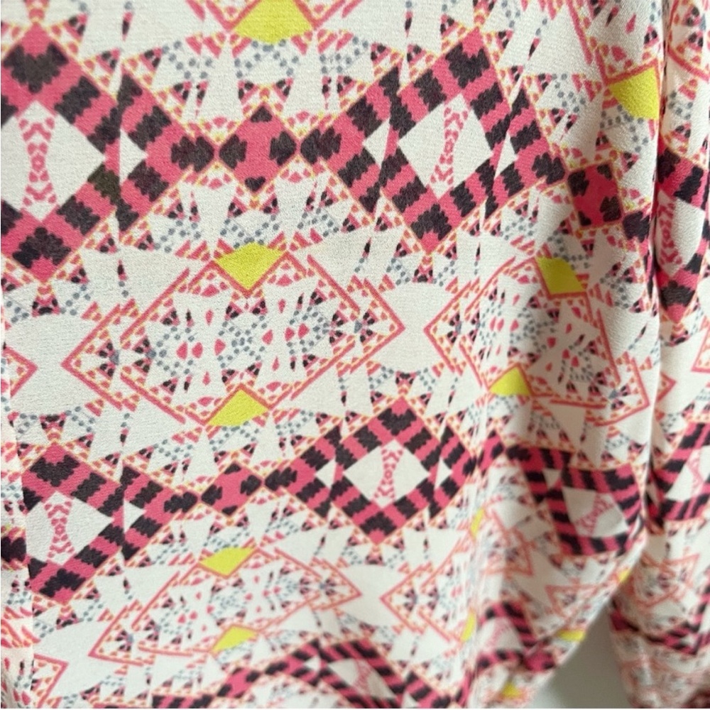 HD in Paris Anthropologie Kaveri shirt white red geometric pleated lightweight - Picture 3 of 10